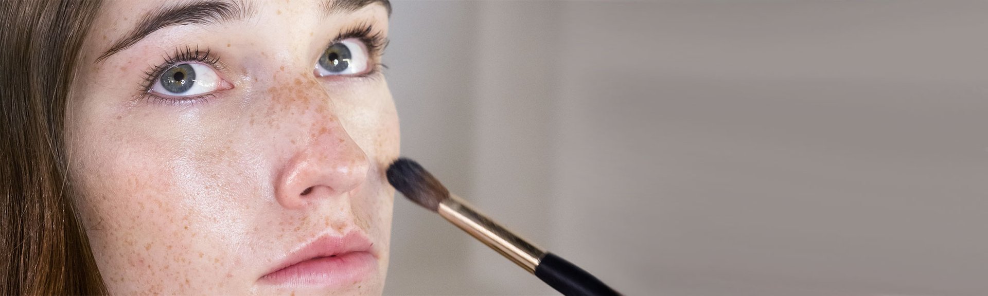 Dolphin Skin es la última tendencia de maquillaje para conseguir un efecto buena cara increíble. Alcánzalo con una rutina de cuidado previa muy completa y con los productos makeup más jugosos de L’Oréal Paris. ¡Da la bienvenida a la hidratación, a los gloss y a los iluminadores!